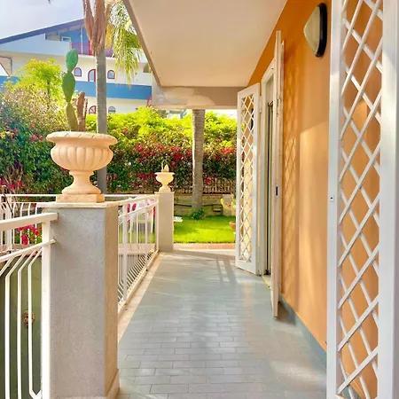 Garden House Apartment *